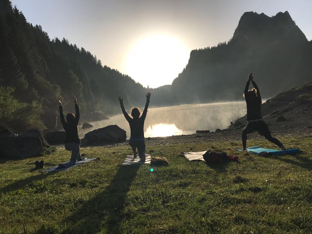 yoga lac montagne